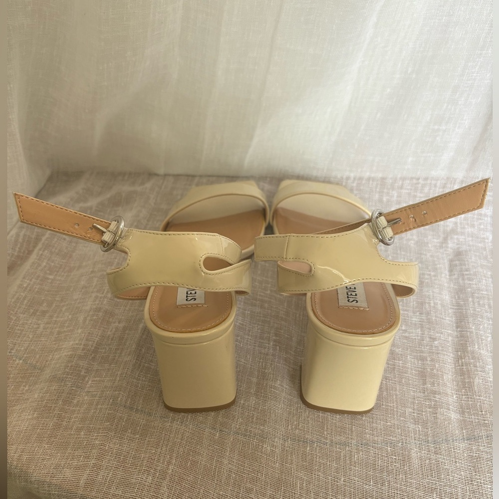 NWOB Steve Madden SZ 7.5 "GIFTED" Ivory Women's Cream Buckle Block Sandals Heels - Picture 4 of 9